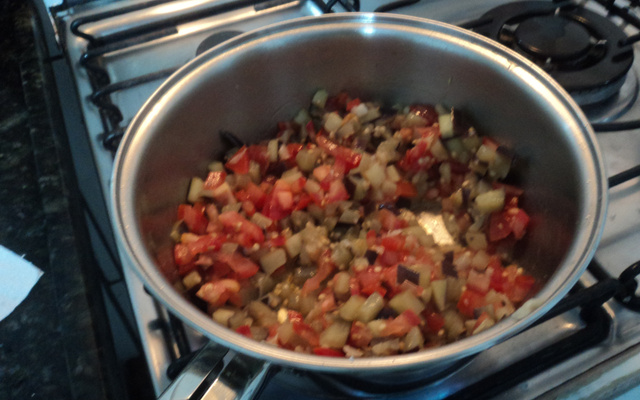 Macarrão rápido com beringela e mussarela