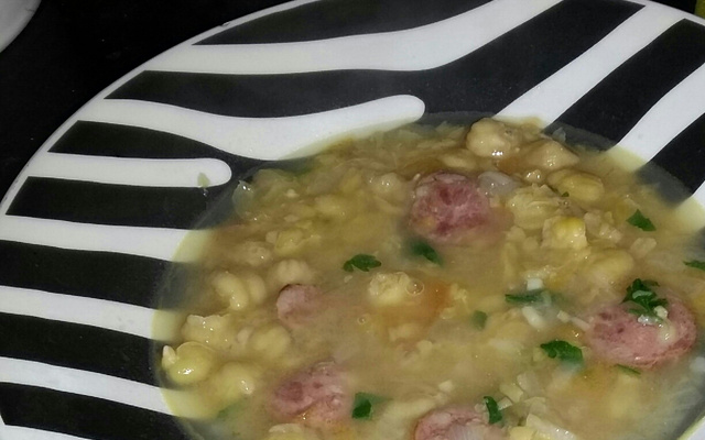 Grão-de-bico com calabresa