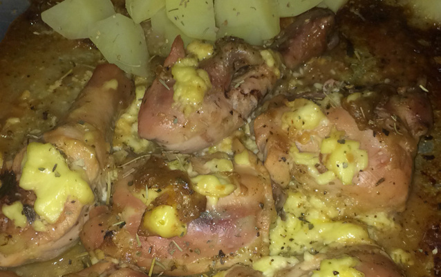 Frango assado com creme de cebola e maionese