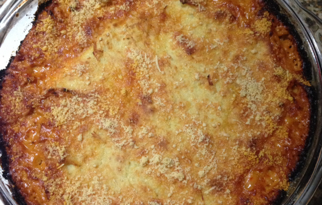 Bolo de batata com recheio de frango com requeijão