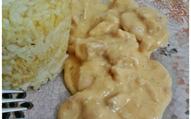 Estrogonofe de frango com requeijão