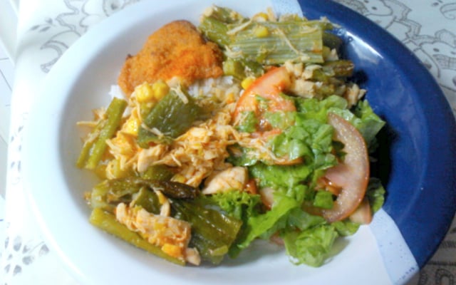 Quiabo com frango desfiado