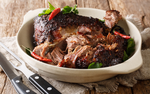 Pernil de porco ao vinho tinto