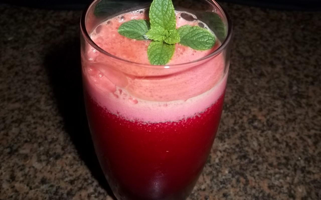 Suco de laranja, beterraba e gengibre