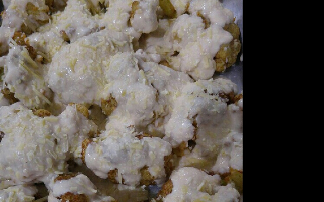 Couve-flor empanada ao molho branco