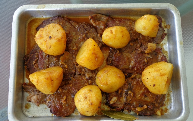 Bife ao molho de laranja