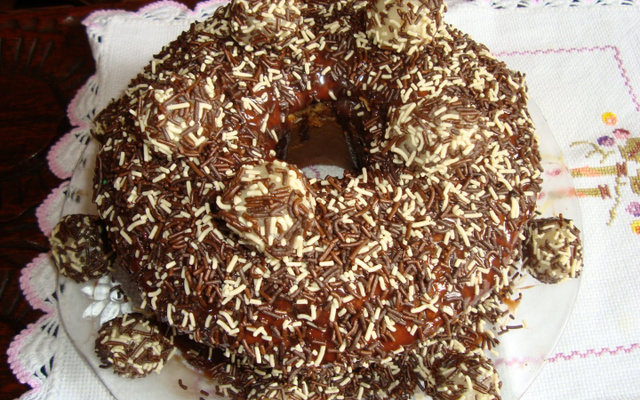Bolo de formigueiro com brigadeiro branco