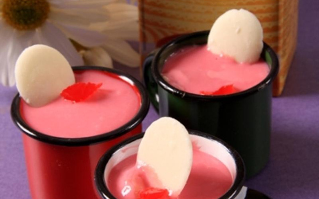 Estrogonofe de salada de frutas e gelatina