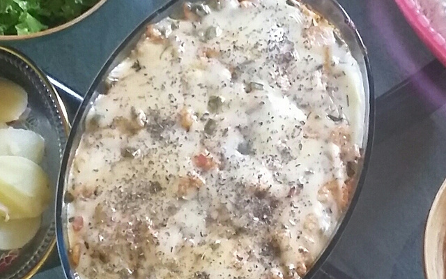 Merluza com molho de camarão no forno