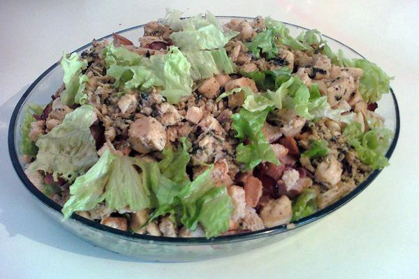 Salada de frango com bacon especial