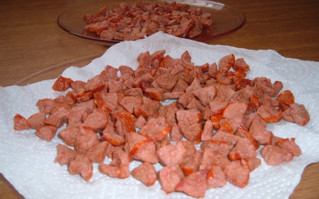 Petisco de salsicha ressecada