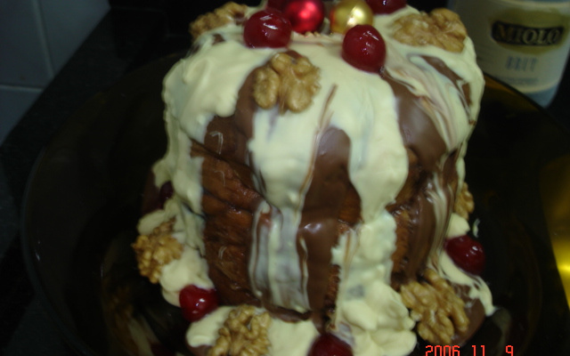 Panetone recheado em camadas