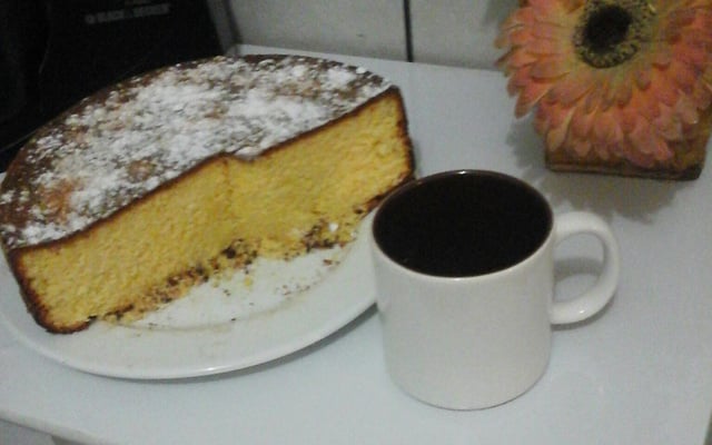 Bolo fofinho de flocão de milho