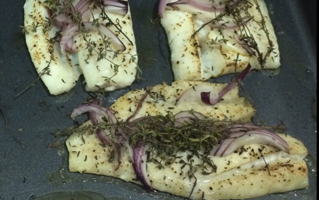 Filé de peixe maçaricado e assado no forno