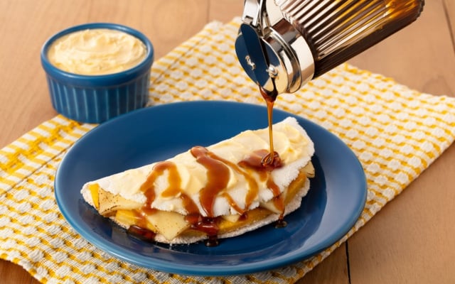 Tapioca de banana da terra com melado