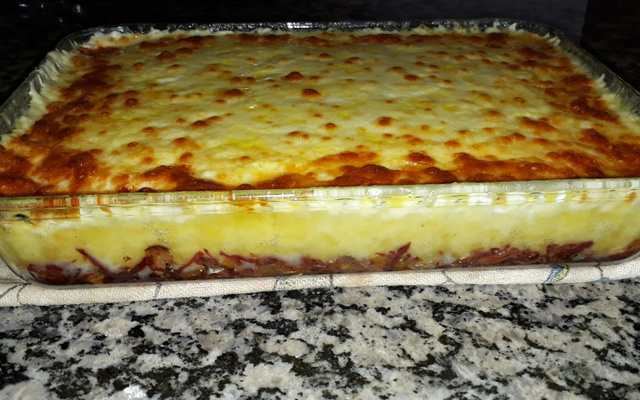 Escondidinho de mandioca com carne seca