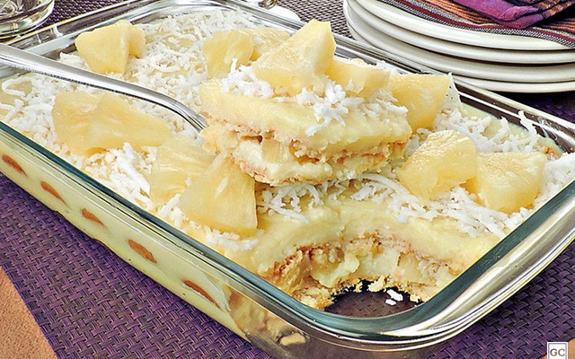 Pavê de abacaxi com coco fácil e barato