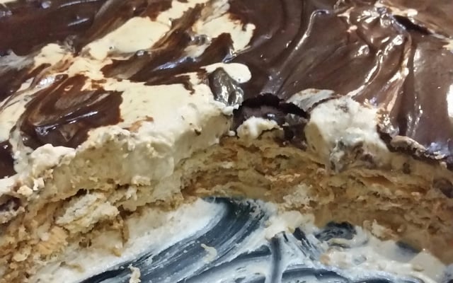 Torta gelada de café com paçoca