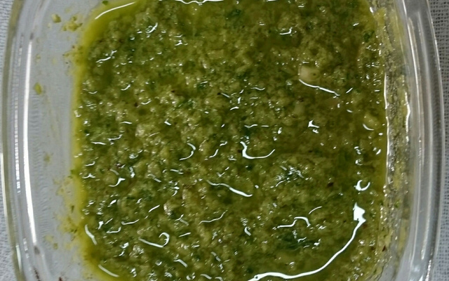 Pesto vegano de manjericão