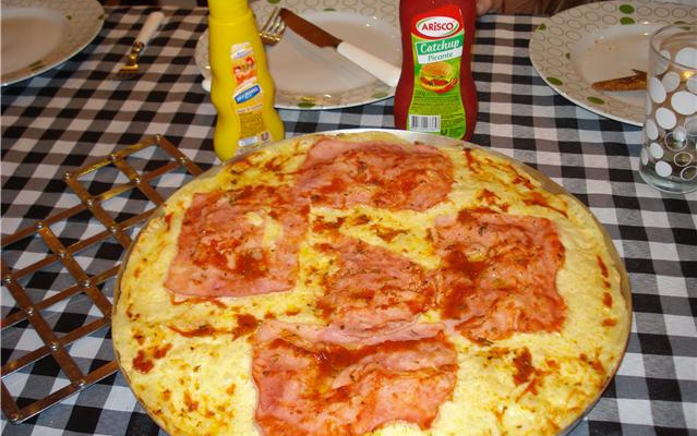 Pizza simples by Neneli