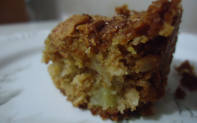 Bolo de maçã com granola