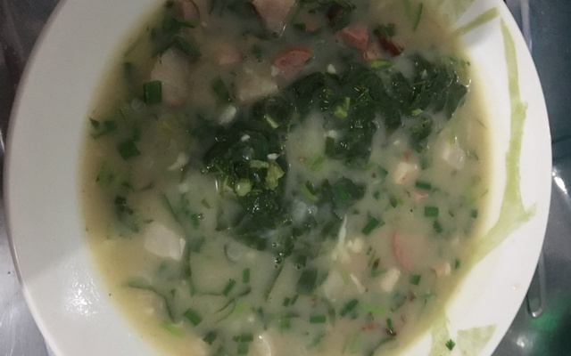 Caldo verde com inhame