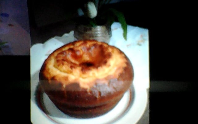 Bolo de fubá com queijo parmesão