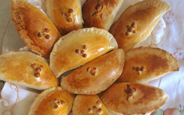 Calzone de frango com espinafre assado