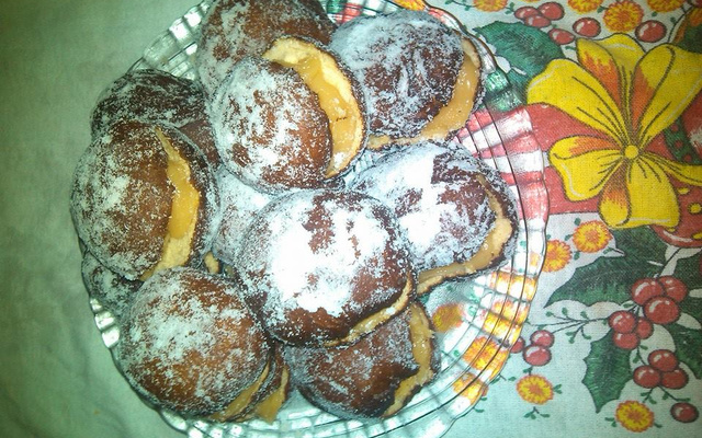 Sonho com recheio de doce de leite