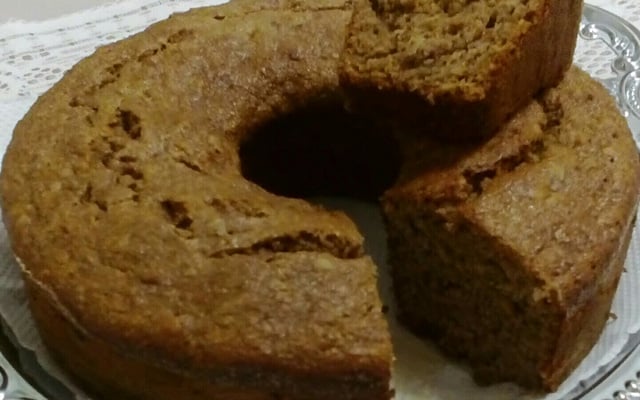 Bolo integral de banana e castanha