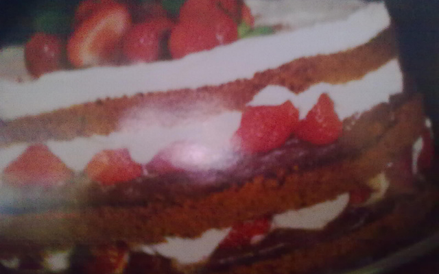 Bolo de chocolate com morango