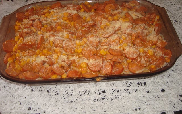 Macarrão com salsicha delícia