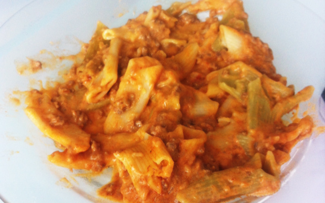 Macarrão de panela de presão com carne moída