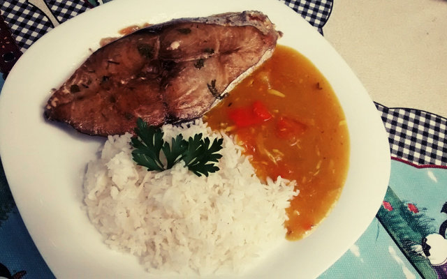 Cavala assada no micro-ondas