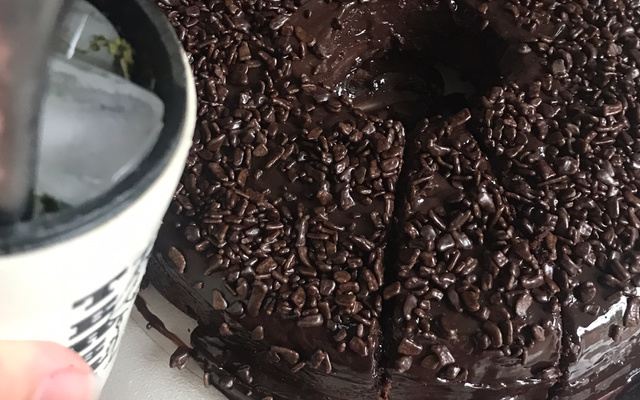 Cobertura de chocolate com creme de leite