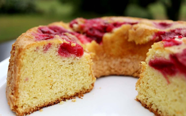 Bolo de ameixa vermelha