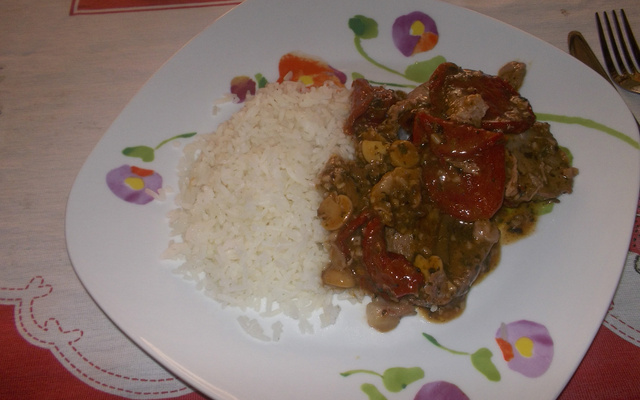 Lombo ao molho de champignon e tomate seco