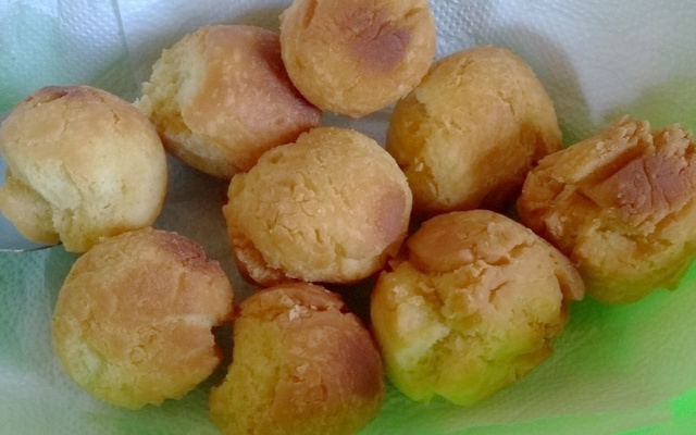 Bolinhos fritos de leite condensado