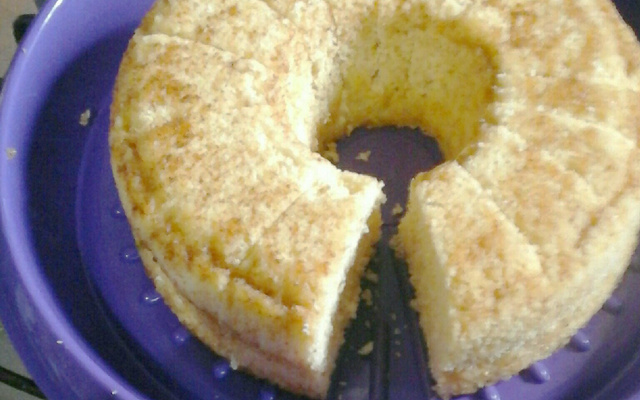 Bolo fofinho de fubá de microondas