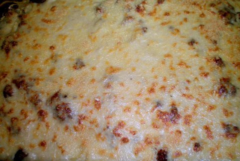 Espaguete com carne moída e requeijão