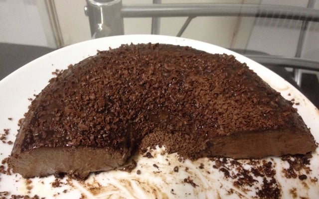 Brigadeirão feito com leite em pó