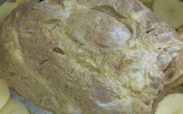 Pernil suíno inteiro (no forno convencional)