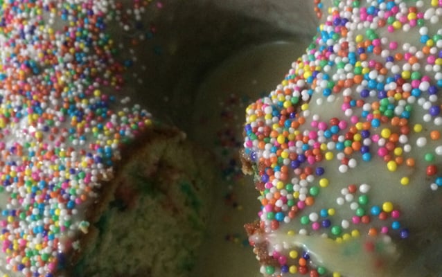 Bolo formigueiro colorido