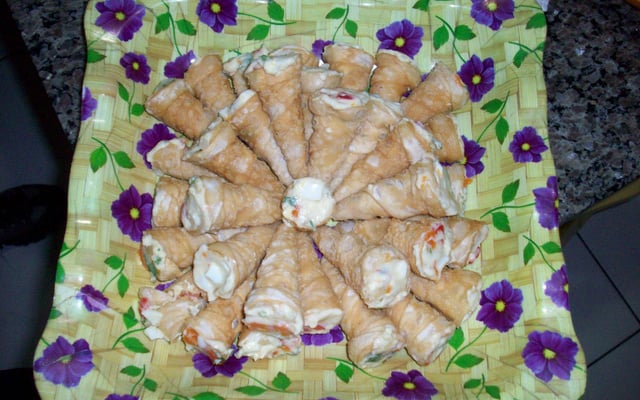 Canudinho recheado (salada com maionese)