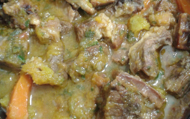 Carne saborosa com abóbora e cenoura