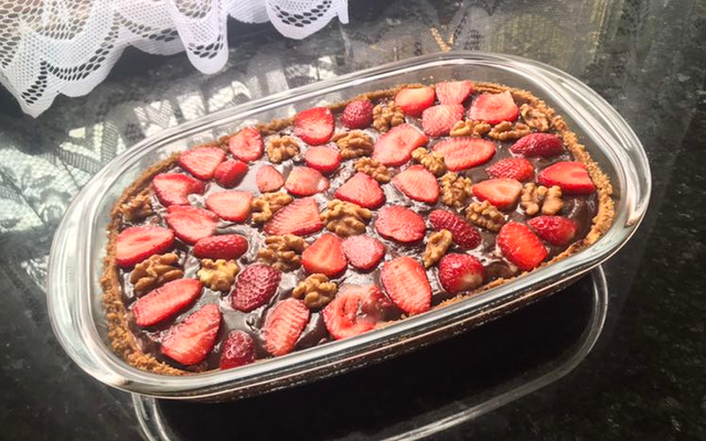 Torta de morango com nozes