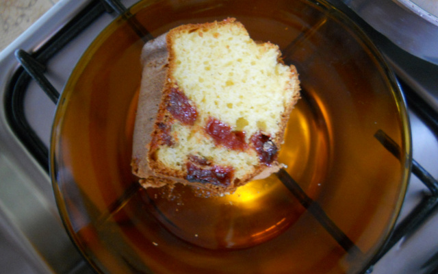 Bolo de fubá com goiabada