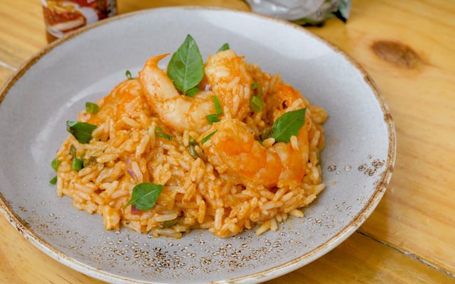 Arroz picante de camarão
