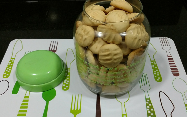 Biscoito de maisena com coco do Lúcio Cezar