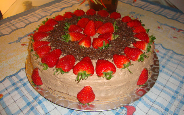 Bolo de chocolate com morango
